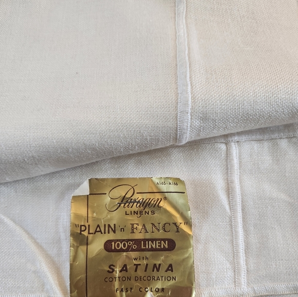 100% Linen Tablecloth Vintage made by Paragon Linens. 52" X 52" square w - Picture 4 of 6